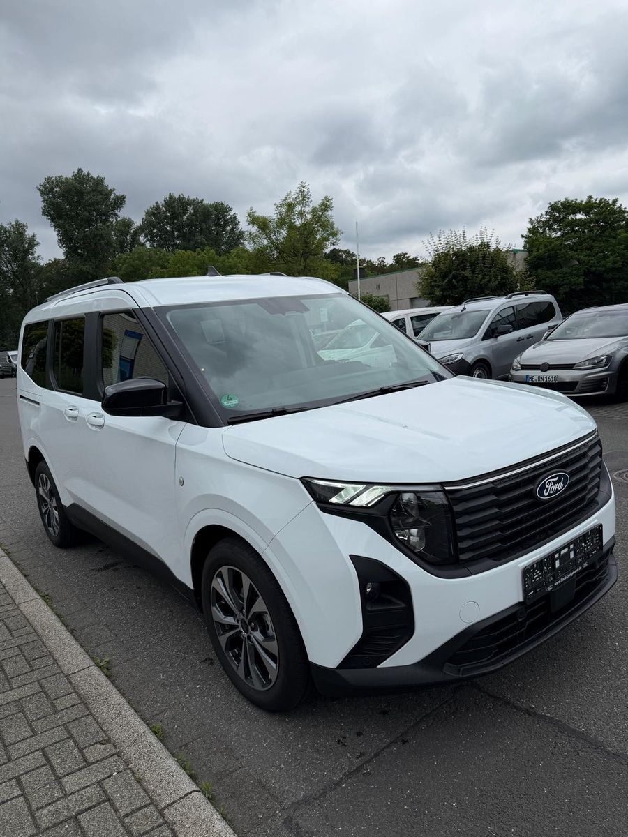 Ford Tourneo Courier Titanium imagem 3