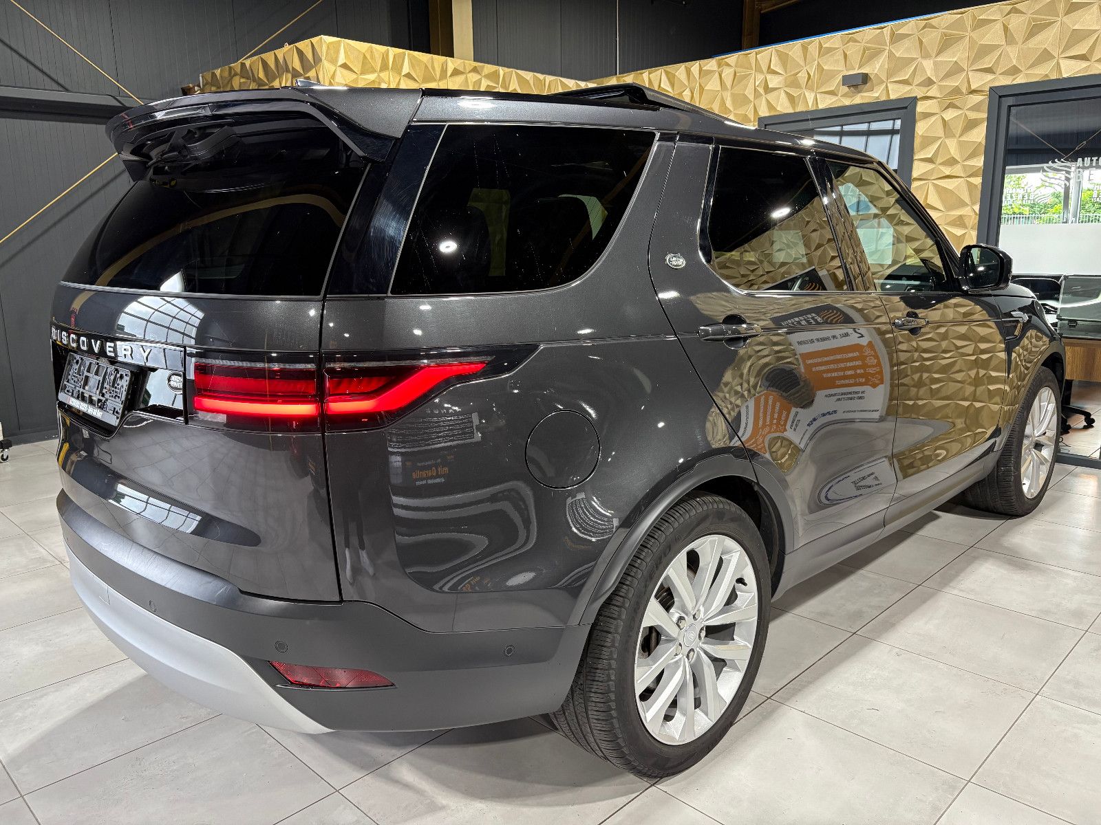 Fahrzeugabbildung Land Rover Discovery 5 SE D250 AWD/PANO/ACC/360°/APPLE/AHK/