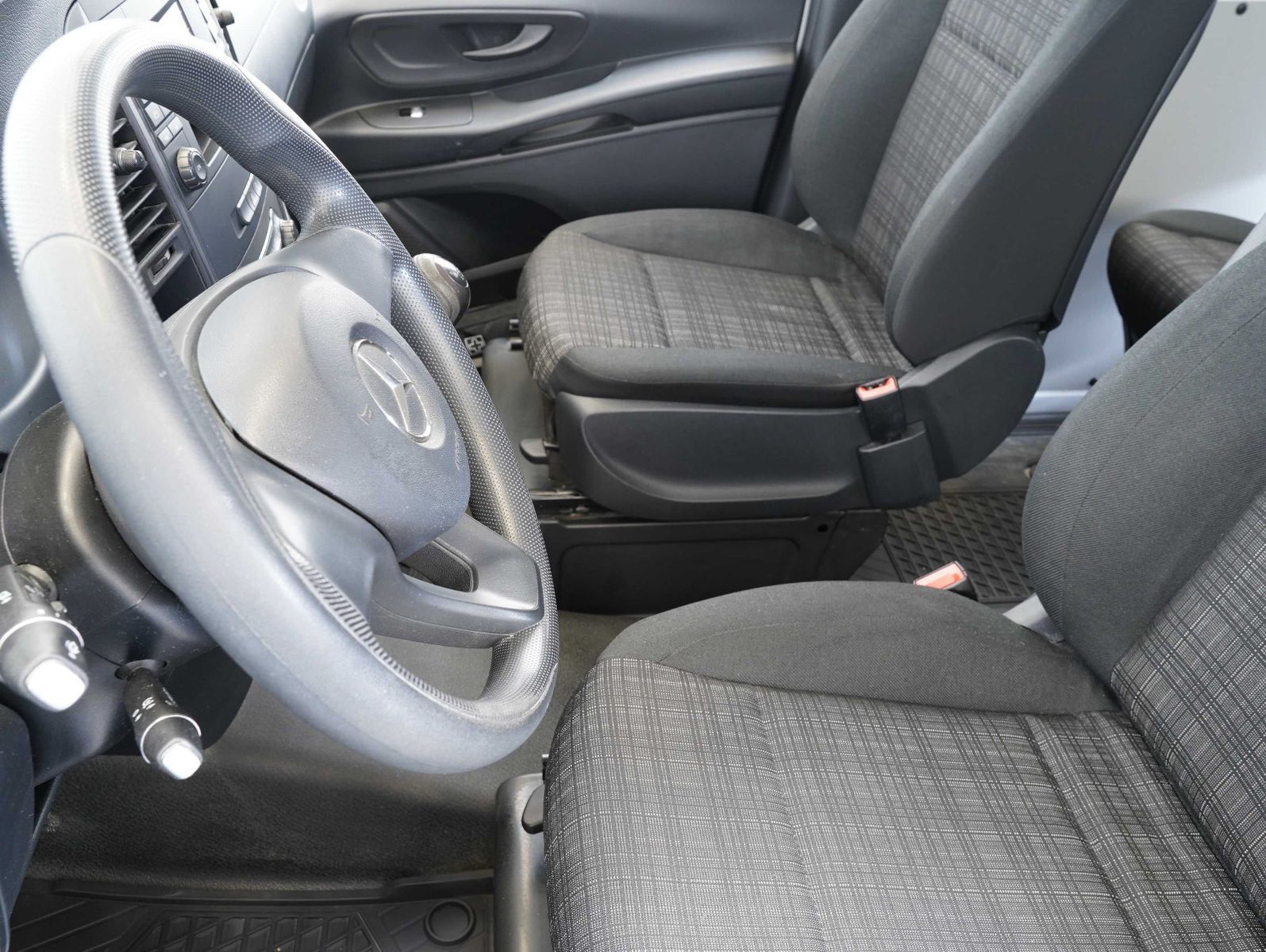 Fahrzeugabbildung Mercedes-Benz Vito Mixto 110 CDI FWD 5-SITZER