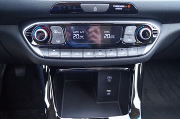 Hyundai i30 cw 1.0T-GDI NAVI-ALU-LED-KAMERA-PDC-TEMPOMAT