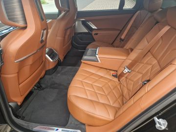 BMW M760 - 12