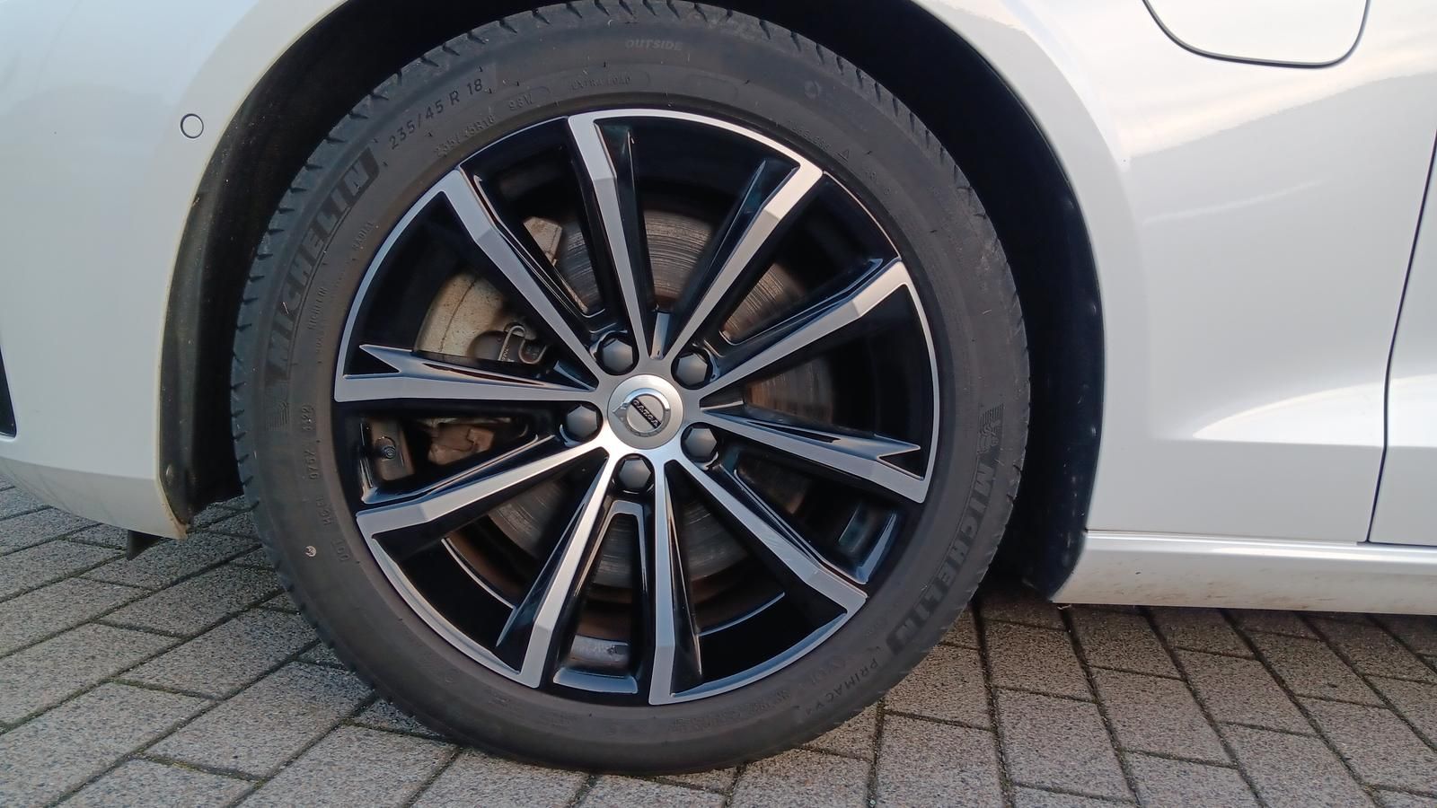 Fahrzeugabbildung Volvo V60 T6 Recharge AWD Plus Dark