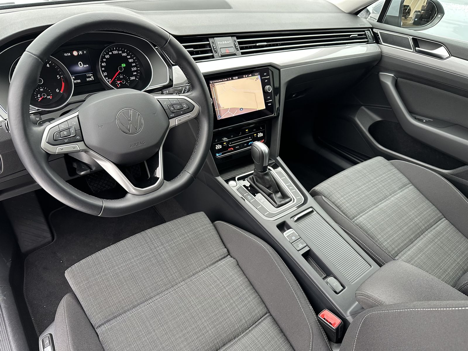 Fahrzeugabbildung Volkswagen Passat Variant 2.0 TDI DSG Business NAV+LED+ACC