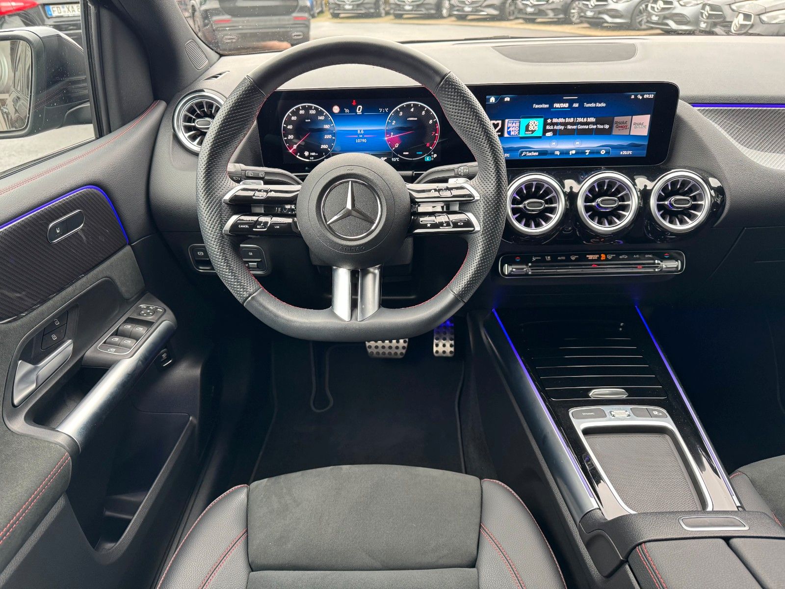 Fahrzeugabbildung Mercedes-Benz B 200 AMG+AHK+Ambiente+RFK+MBUX+Night