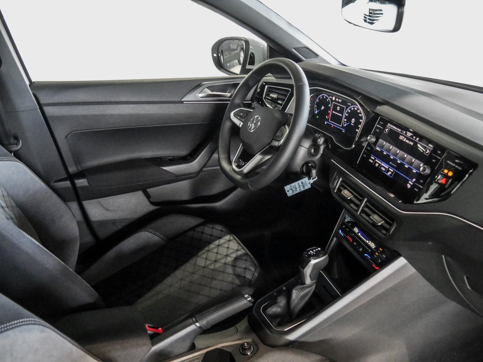 Volkswagen Taigo R-Line 1.0 TSI DSG IQ.Light Navi AHK Trave imagem 3