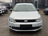 Volkswagen Jetta 1.6 TDI LIFE BlueMotion Technology - Volkswagen Jetta: Bluemotion