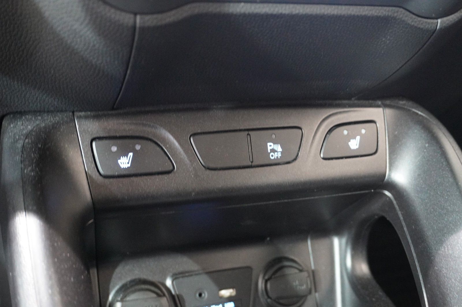Fahrzeugabbildung Hyundai ix35 1.6 GDI FINALE LED/KLIMA/SHZ/PDC/TEMP./AHK