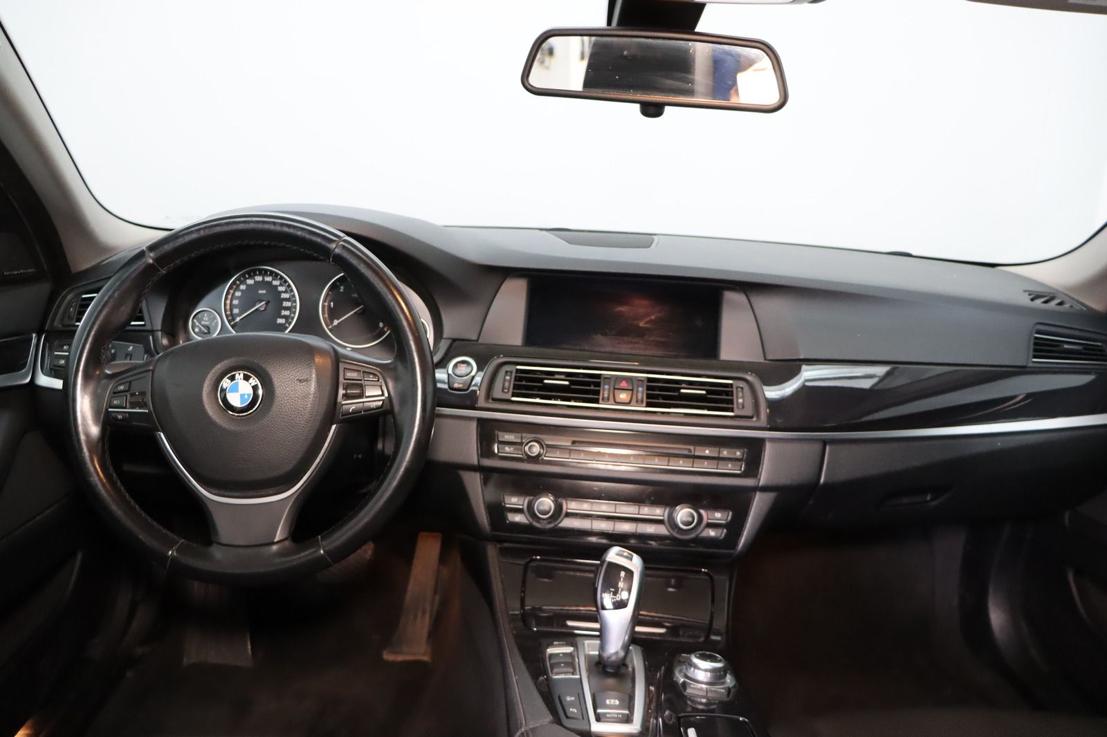 Fahrzeugabbildung BMW 530 d xDrive Touring Standhzg. * Panorama