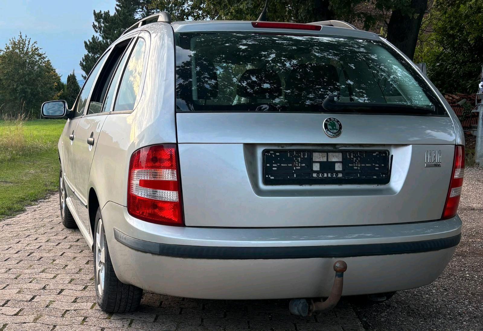 Skoda Fabia 2005 — rear view