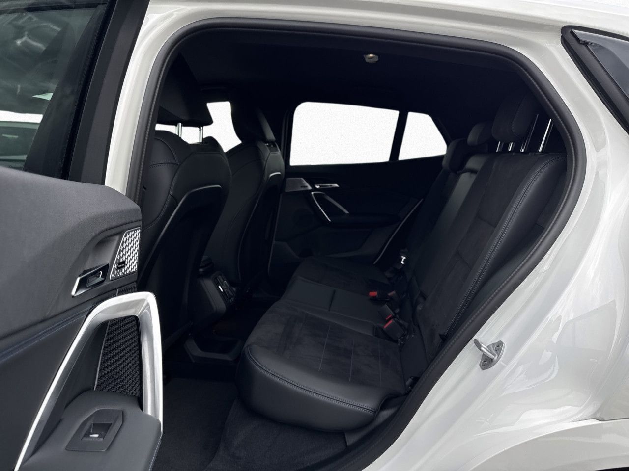 BMW iX2 - Bild 13