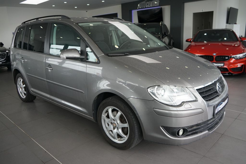 VOLKSWAGEN Touran