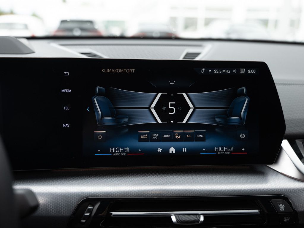 BMW iX2 - Bild 19