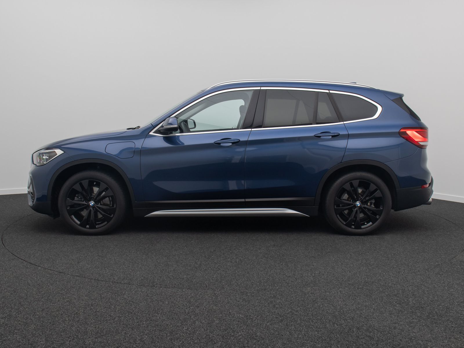 Fahrzeugabbildung BMW X1 xD25e xLine Panorama H/K Kamera DAB HUD Voll