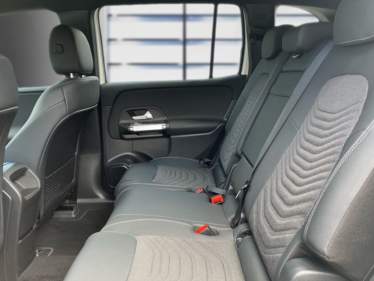 Fahrzeugabbildung Mercedes-Benz EQB 250+ BONUS+VERKEHRSZEICH+LENKRADHEIZ+AMBIENT