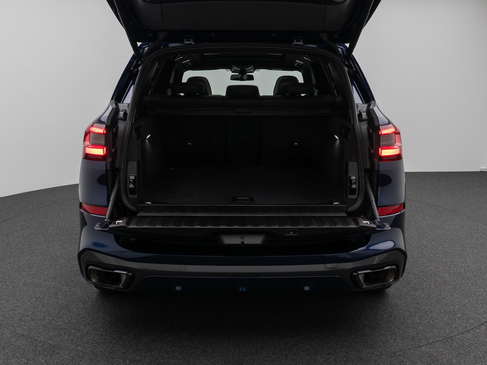 Fahrzeugabbildung BMW X5 xD40i M Sport Panorama 360°Laser HUD DAB B&W