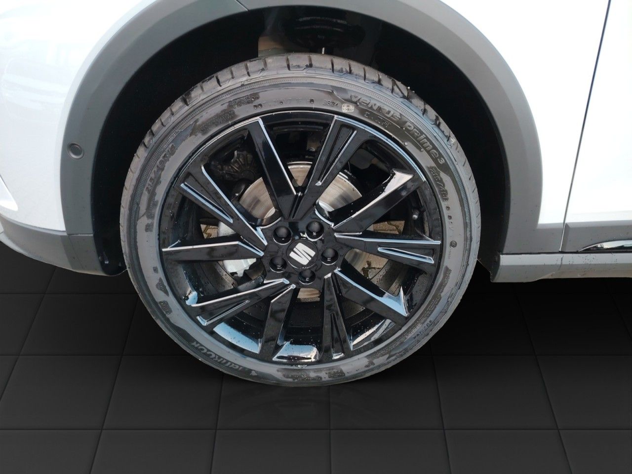 Fahrzeugabbildung SEAT Arona FR TSI DSG Black Edition AHK