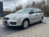 Ford Focus Tunier 1,8L  SHZ/RFK/CarPlay/TÜV 10/27/ - Ford Focus Tunier Gebrauchtwagen