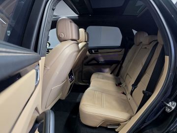 Porsche Cayenne - 12