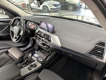 Fahrzeugabbildung BMW X3 xD20d xLine Alarm Panorama DisplKey M Sport