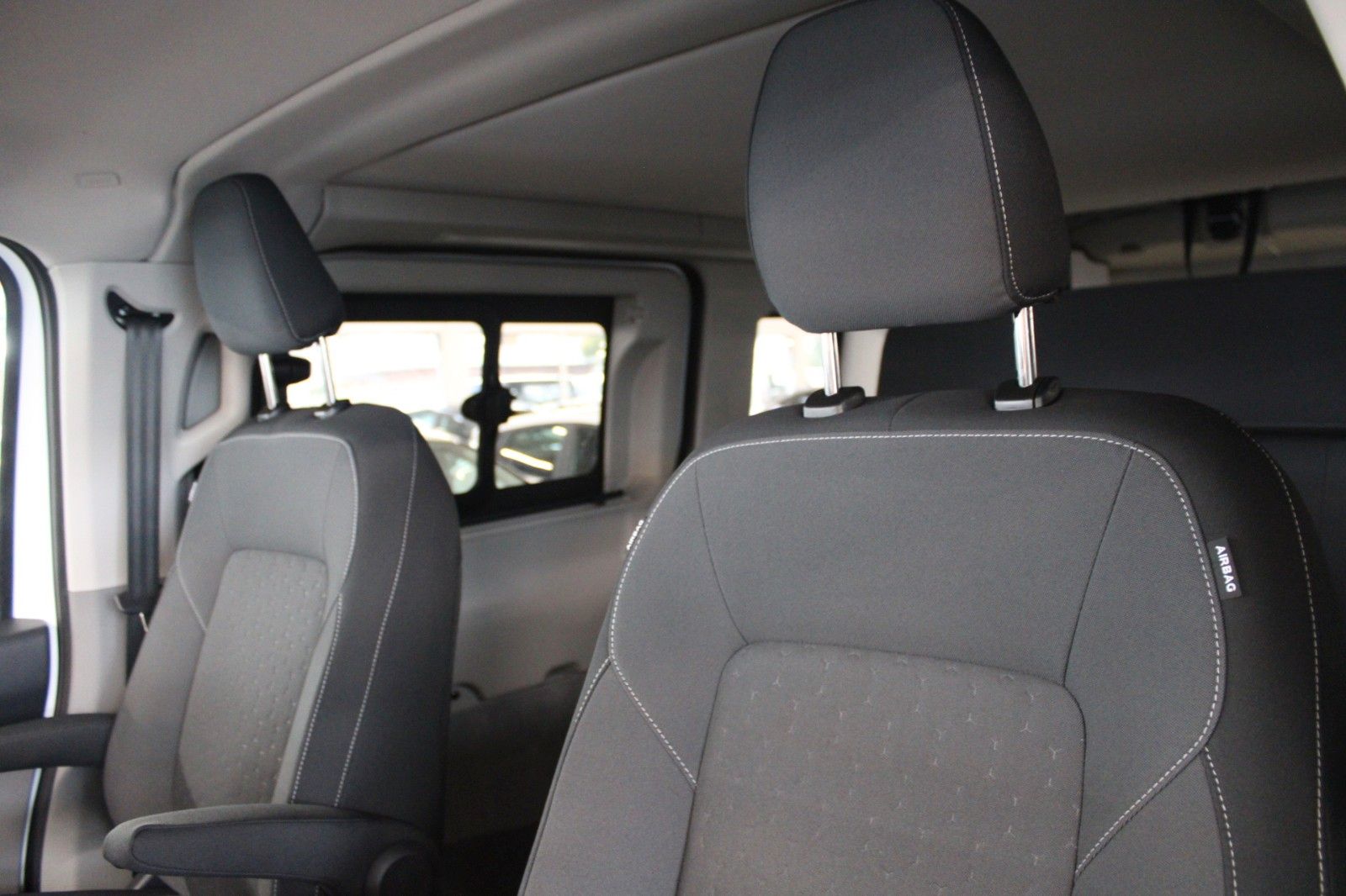 Fahrzeugabbildung Ford NUGGET L1 Titanium MARKISE + Aufstelldach SOFORT