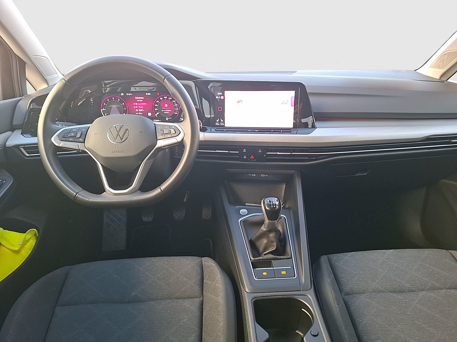 Fahrzeugabbildung Volkswagen Golf VIII Variant TSI Life LED Navi AID ACC PDC