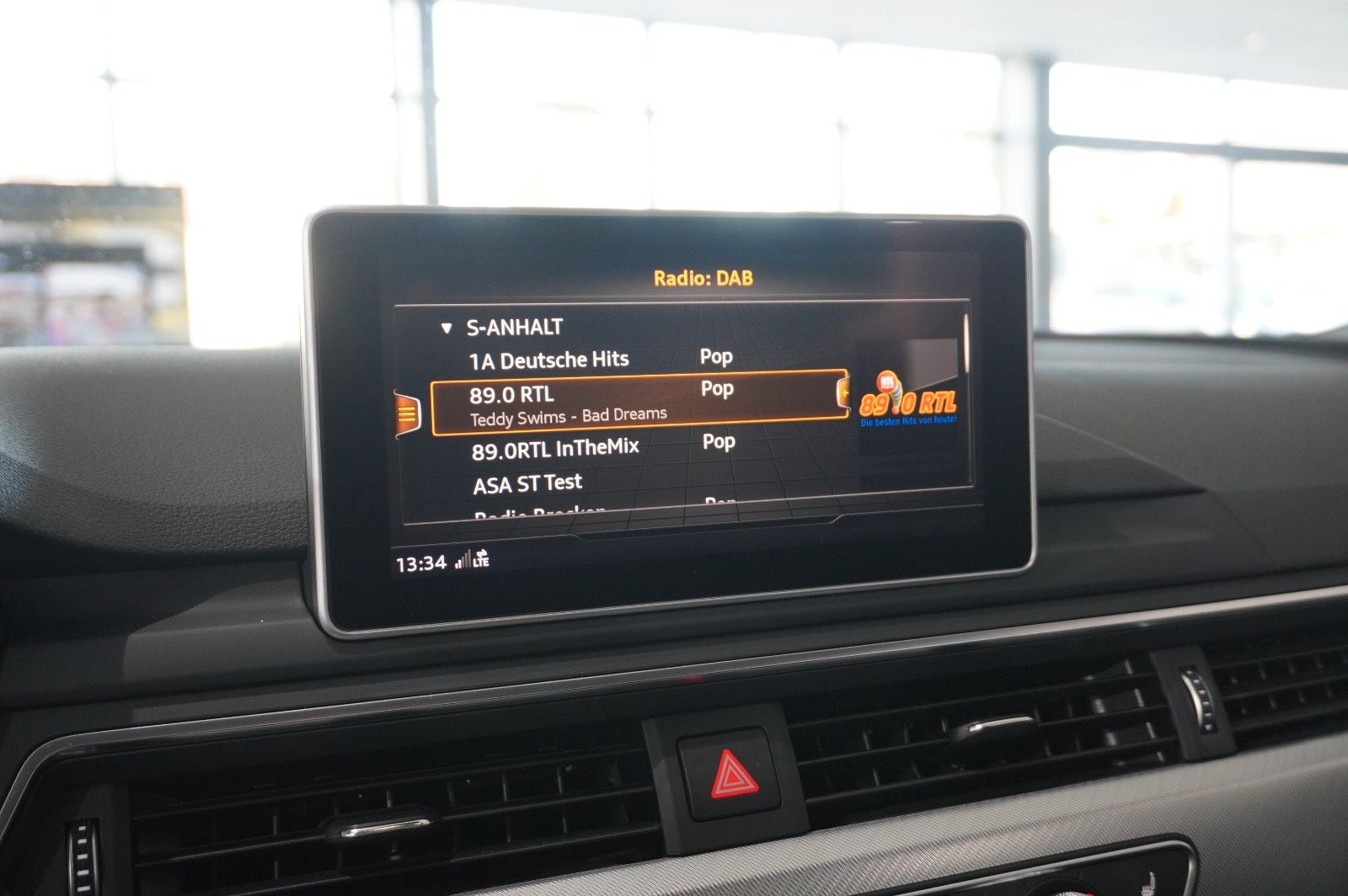Fahrzeugabbildung Audi A4 Avant 35 TDI S-LINE SPORT NAVI/LED/KAMERA/DAB