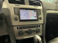 Volkswagen Golf 1.6TDI DSG/PDC/SHZ/Allwetter/Scheckheft. bei Bilicar