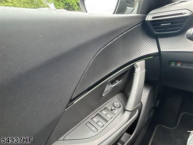Fahrzeugabbildung Peugeot 2008 GT Pack Elektro NAVI+SHZ+LED+KAMERA