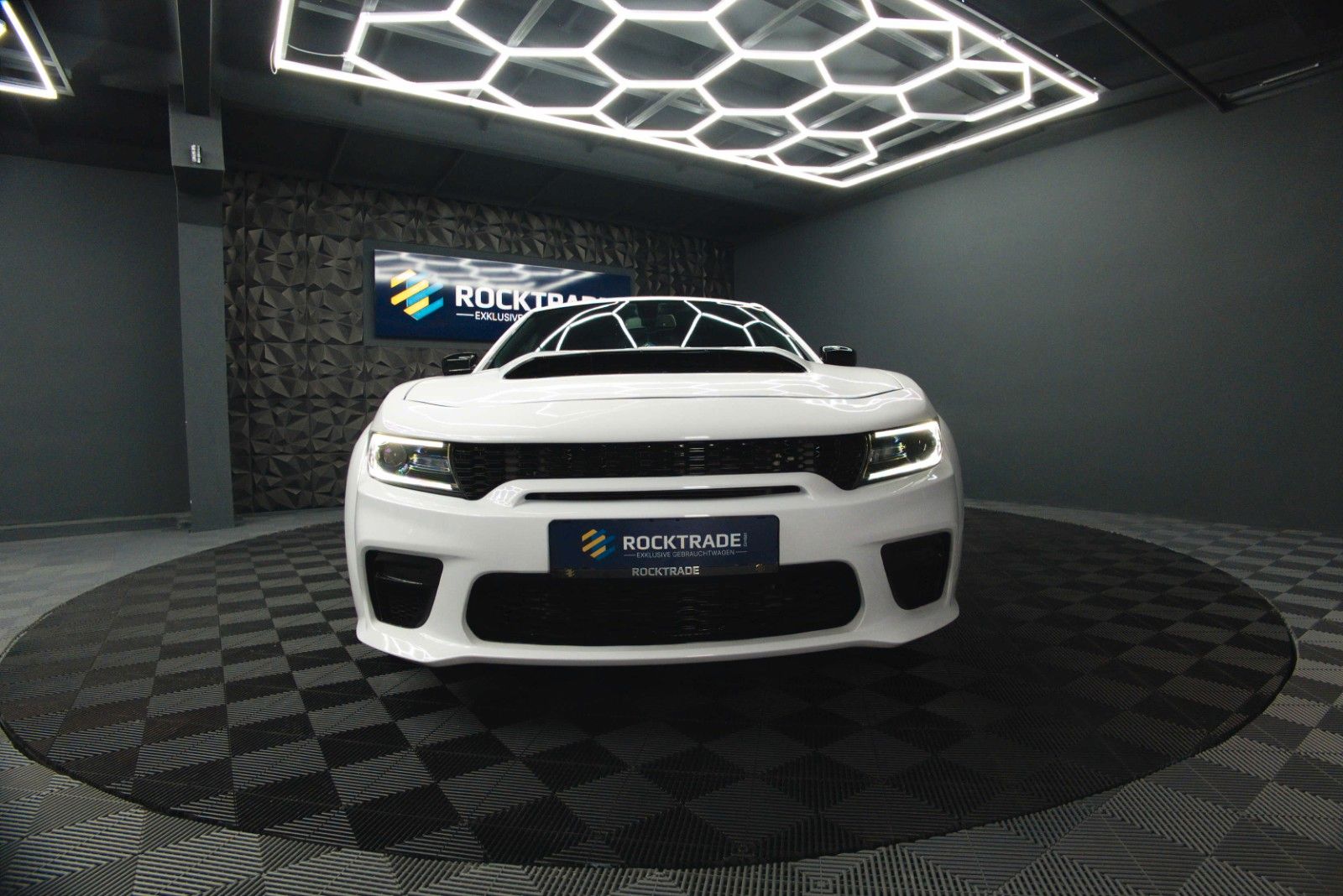 Fahrzeugabbildung Dodge Charger 3.6 4x4 SRT WIDE BODY ANGRY PANDA | LED