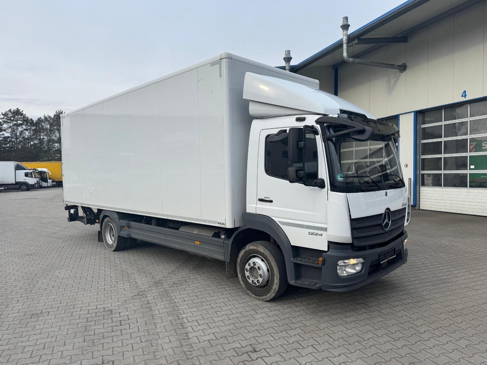 Mercedes-Benz MB 1224 L Koffer 7.2m LBW  Klima 2x AHK Kamera