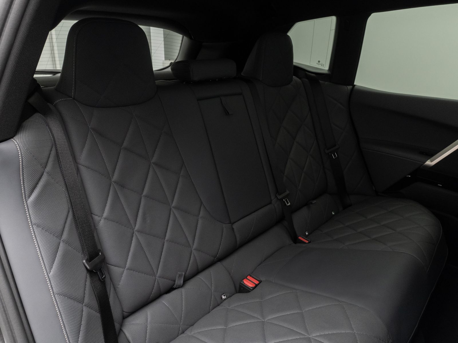 Fahrzeugabbildung BMW iX xD40 Sportpaket DAB SkyLounge 360° AHK 22Zoll