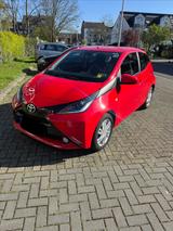 Toyota Aygo (X) 1,0-l-VVT-i x-play touch x-play touch - Toyota Aygo (X) in Aachen