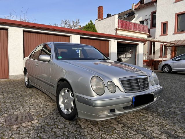 Mercedes-Benz Mercedes E200 Classic W210 6-Gang