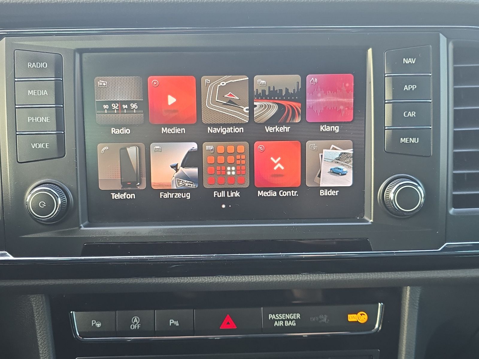 Fahrzeugabbildung SEAT Ateca Xcellence+LED+Navi+PDC+Kamera+AHK