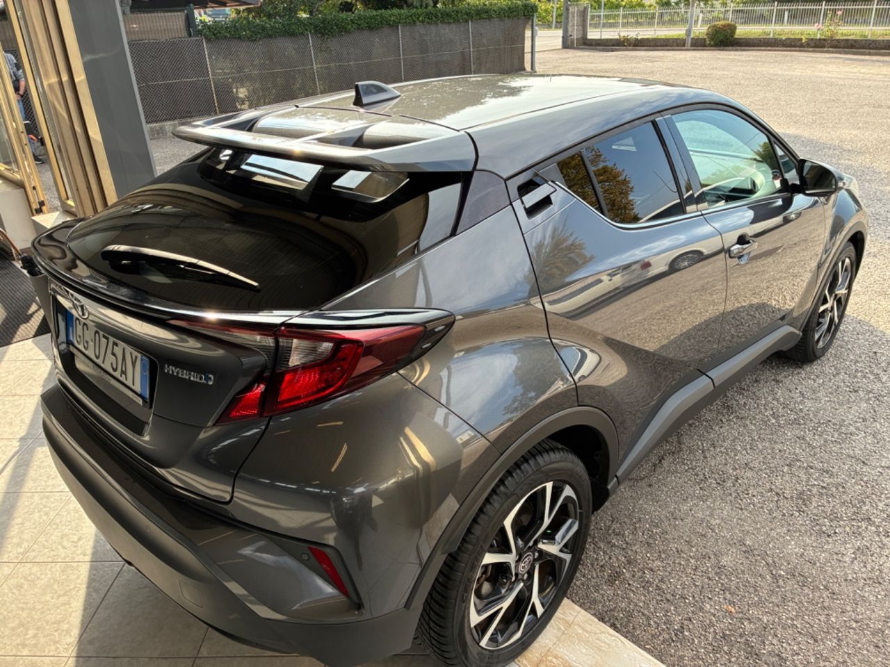 Toyota C-HR 1.8 Hybrid E-CVT Lounge imagem 2
