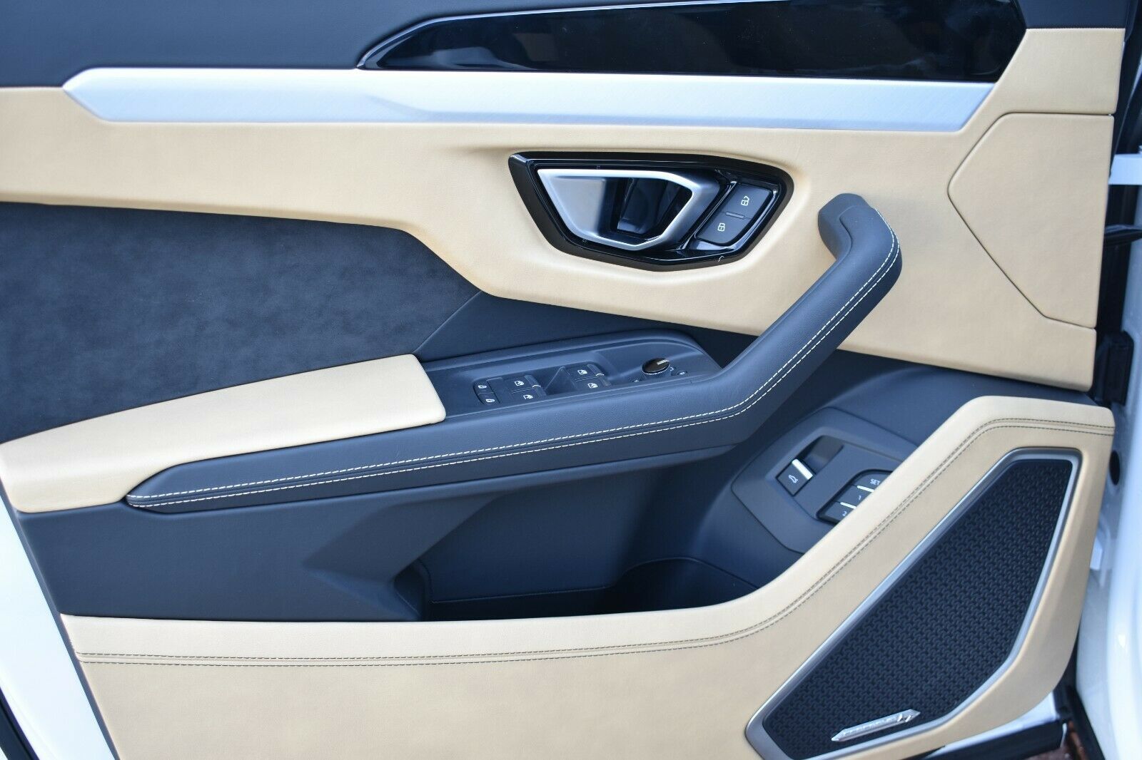 Fahrzeugabbildung Lamborghini Urus LP650 *PANO*VoLL*23*Q-Citura*Mietkauf*