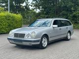 Mercedes-Benz E 200 T-Modell Autmatik*Radio*E-Fensterheber* - gebrauchte Mercedes-Benz E-Klasse aus dem Jahr 1998