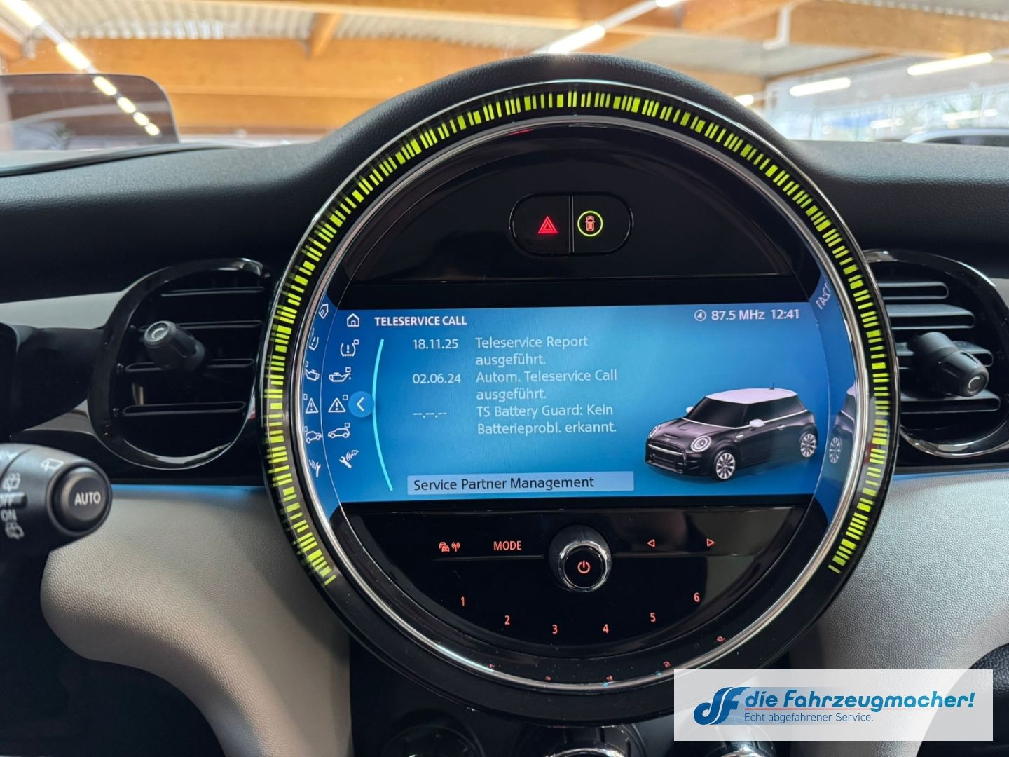 Fahrzeugabbildung MINI Cooper Classic Trim HUD Digitales Cockpit LED Ku