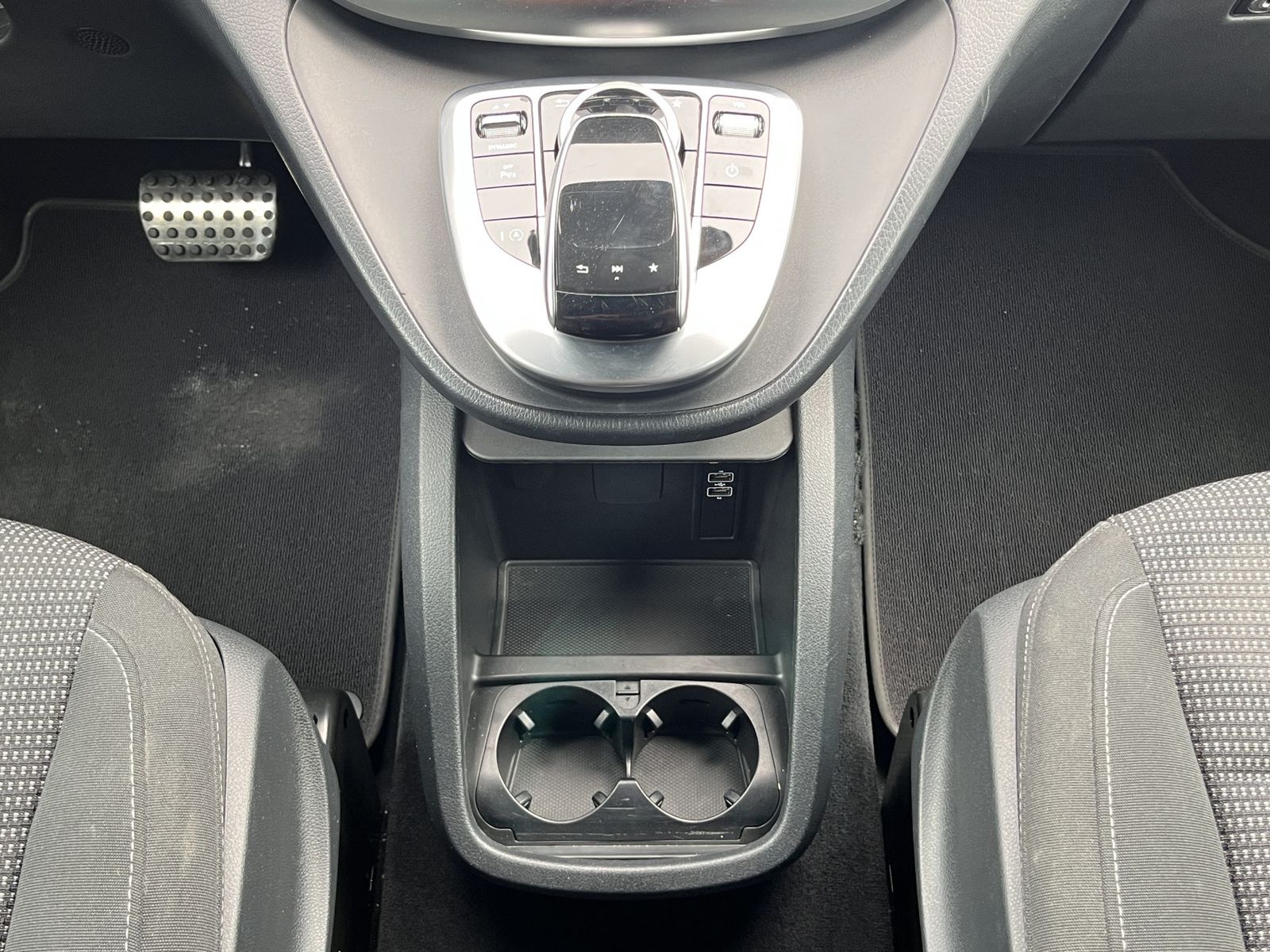 Fahrzeugabbildung Mercedes-Benz V 300 d EDITION AMG-LINE*lang*AHK*LED*9G-TRONIC*