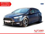 Ford Focus ST 2.0 EcoBoost Bi-Xenon Sitzheizung PDC - Ford Focus mit Benzin-Antrieb: Limousine, 2.0