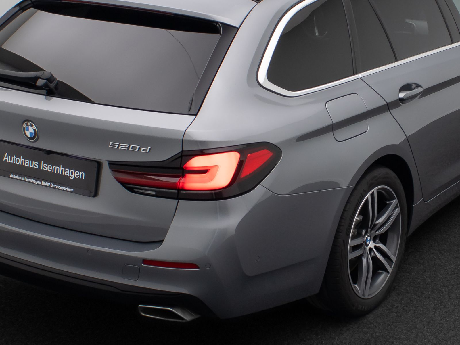 Fahrzeugabbildung BMW 520d xD Kamera HUD DAB AHK Alarm ACC Laser Sport