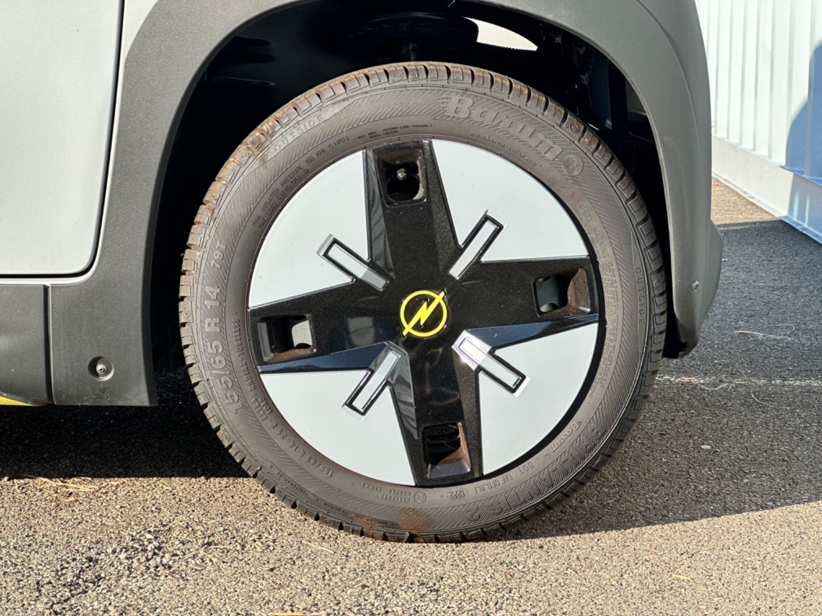 Fahrzeugabbildung Opel Rocks-e Tekno