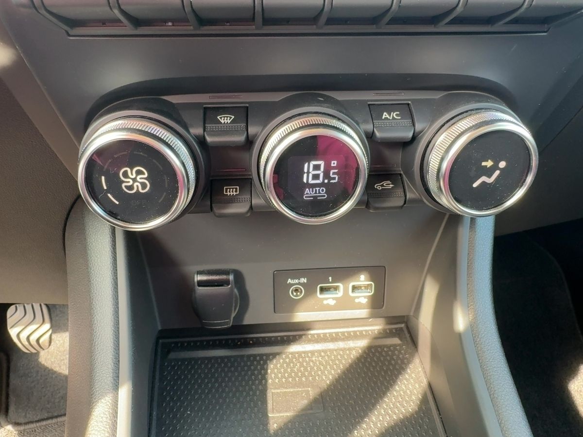 Fahrzeugabbildung Renault Captur Intens TCe 140 Navi 9,3" ACC SHZ Kamera