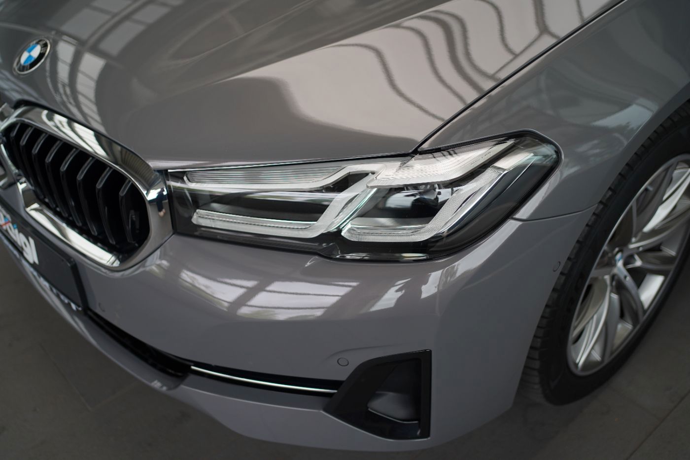 Fahrzeugabbildung BMW 520dA xDrive 3xKlima+Glasdach+LED+ParkAssist+AHK