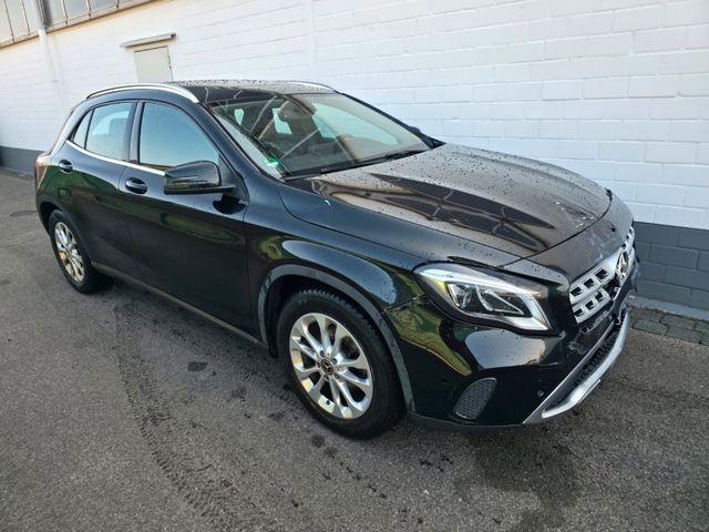 Mercedes-Benz GLA 180 PEAK Edition