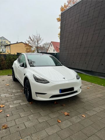 Tesla Model Y Performance Dual Motor AWD Performance