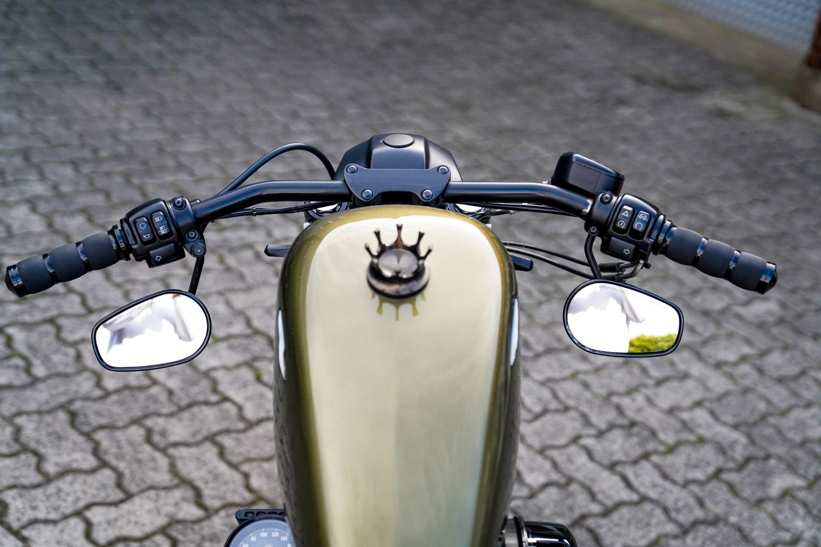 Fahrzeugabbildung Harley-Davidson SPORTSTER XL883N IRON - Jekill - Kurzes Heck -