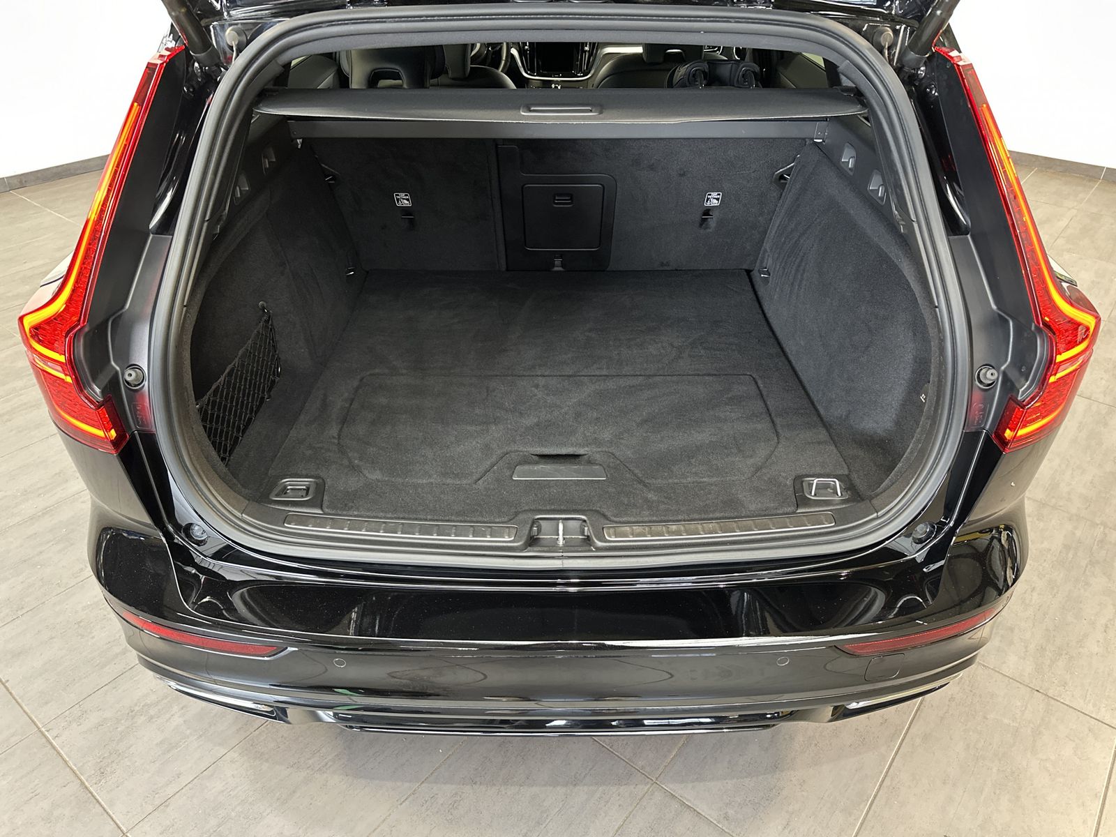 Fahrzeugabbildung Volvo V60 T8 AWD Recharge R-Design NAV+LED+360°+VCOCK