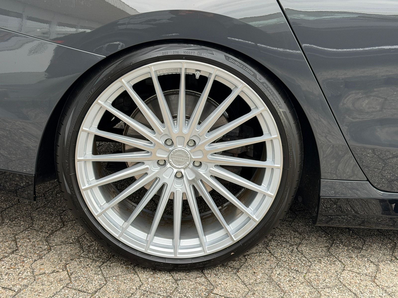 Fahrzeugabbildung BMW 740 d xDrive M Sport/CINEMA-TV/SKY LOUNGE/ICONIC