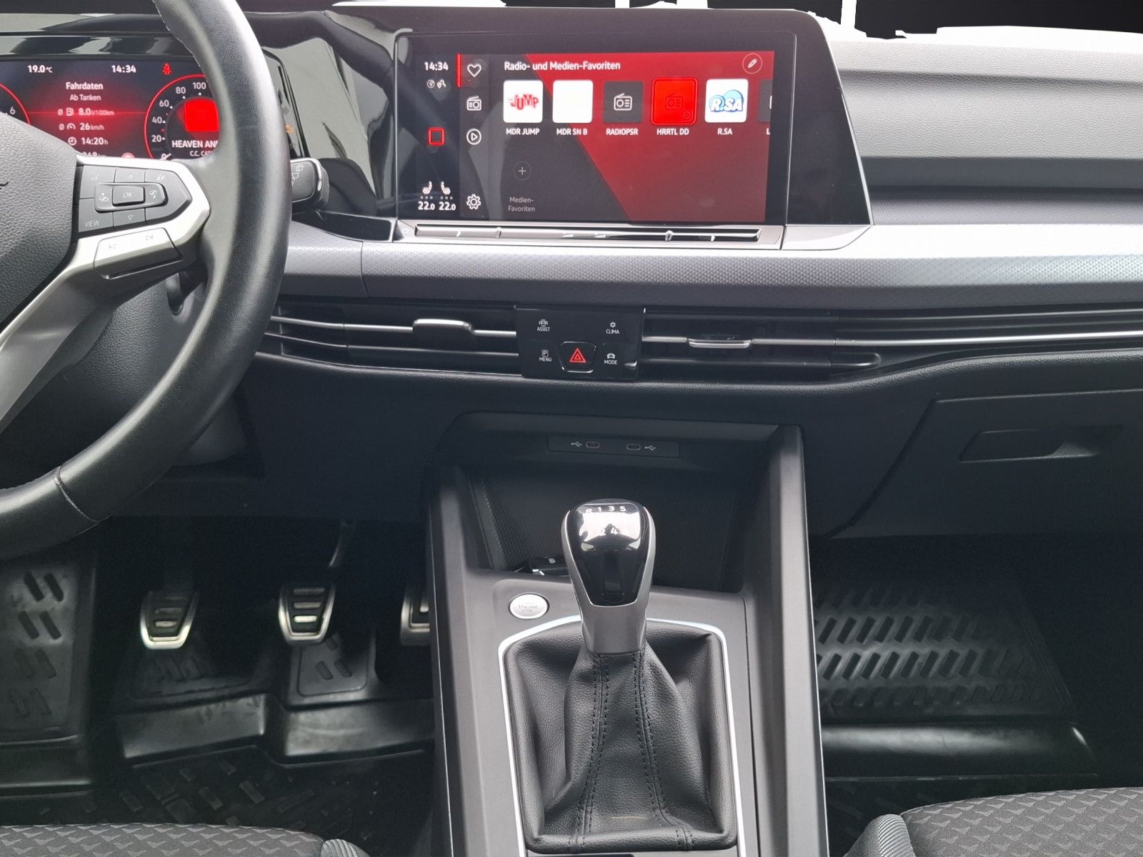 Fahrzeugabbildung Volkswagen Golf VIII TSI Active Standhzg. LEDplus Navi HUD